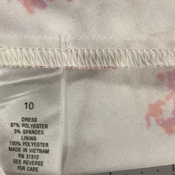 Designer cut-out label dress w/ lovely flower 🌺 - Picture 6 of 7